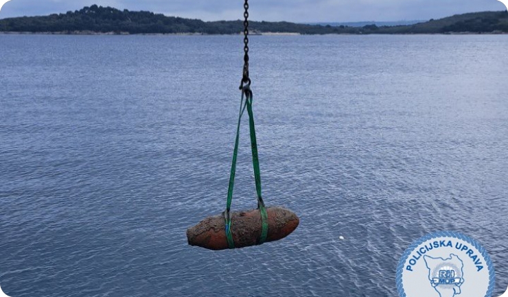 Ronioci kod pulskog lukobrana uklonili bombe teške 250 kilograma i 27 granata (VIDEO)-160551