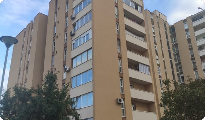 Pula: Pronađena mrtva žena u stanu, policija traga za jednim od sinova-125055