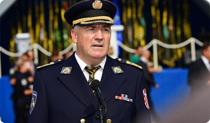 Glavni ravnatelj policije Nikola Milina čestitao je Božić i Novu godinu policajkama i policajcima-133379