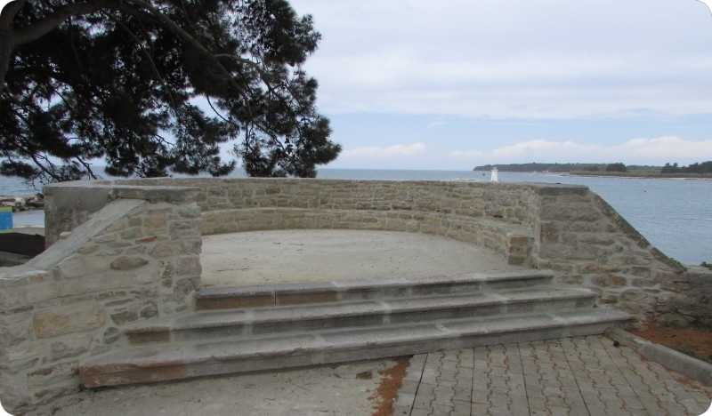 Novigrad: uređuje se „rotonda“ u Parku Novigradske biskupije i gradi odbojkaško igralište-67498