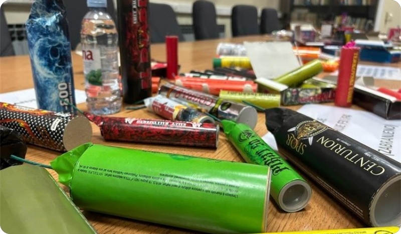 Maloljetnik u Puli zatečen s pirotehničkim sredstvima i plinskim brenerom-157543