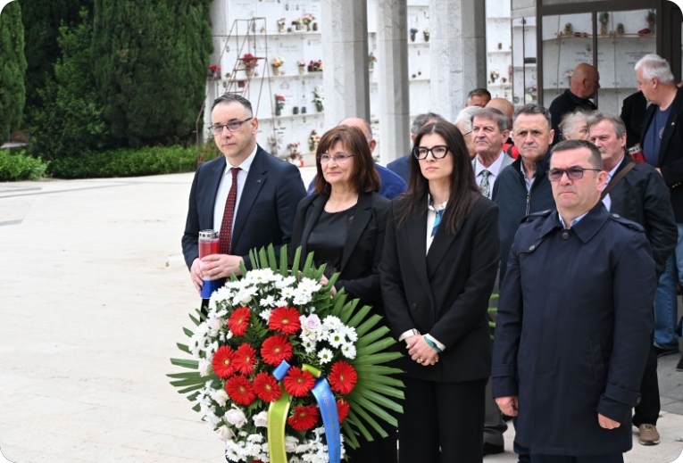U povodu Dana Grada Pule i 81. obljetnice oslobođenja položeni vijenci na spomen obilježja-160367