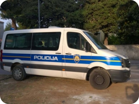Drama u Višnjanu: Naoružan upao u banku i od djelatnice oteo novac-164087