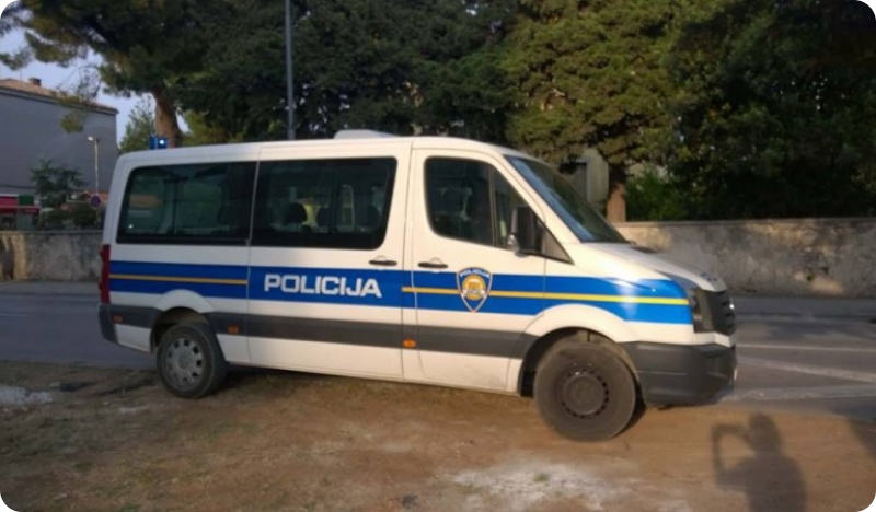 Drama u Višnjanu: Naoružan upao u banku i od djelatnice oteo novac-164087