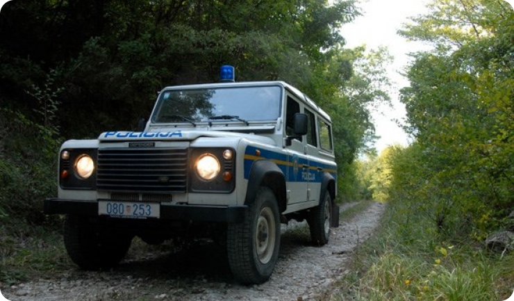 Policija u Lanišću spriječila nezakonit prijevoz migranata-155644