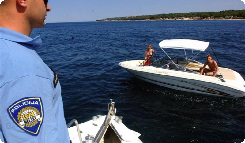 Pomorska policija u vikendu sankcionirala 16 prekršaja glisiranja duž istarske obale-154419