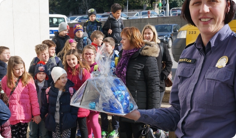 Osnovnoškolci u posjetu policiji u Bujama i Puli-66383