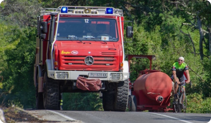 Nakon dva sata gašenja požari u Marčani stavljeni pod kontrolu-128838