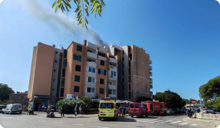 Požar u stambenoj zgradi u Rovinju, stanari evakuirani-154570