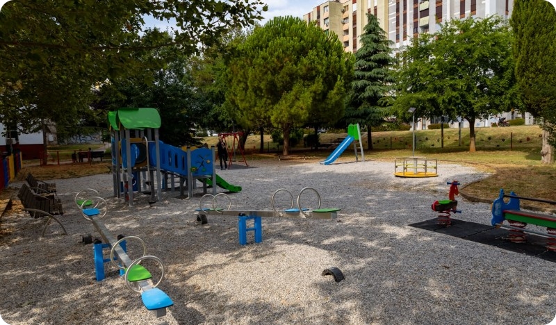 Gotovo polovica dječjih igrališta u Puli dobila nove vrtuljke, tobogane i ljuljačke-162210