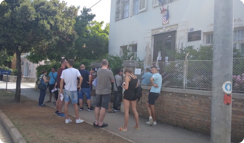 Problemi s redovima ispred policijske stanice u Poreču-129288