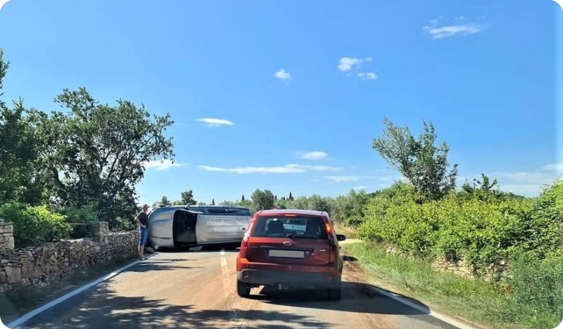 Zaspao u vožnji i prevrnuo se !-127627