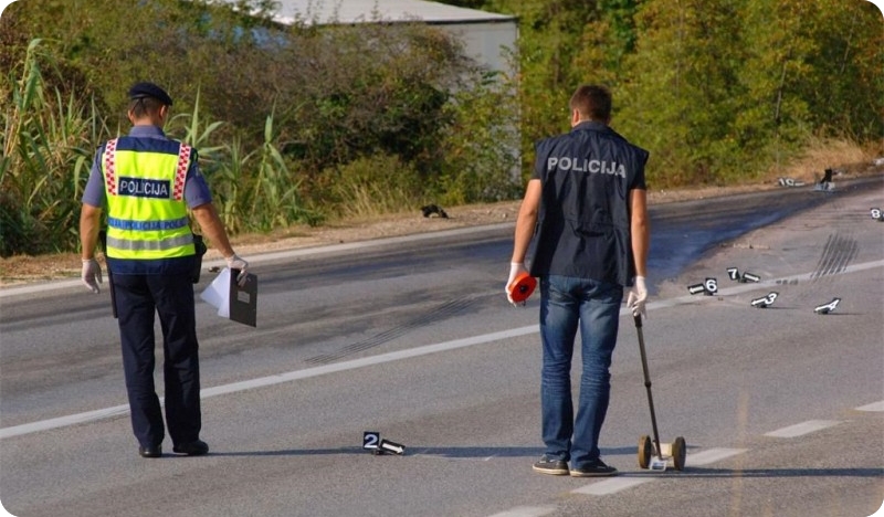 Automobil sletio s ceste kod Brtonigle, vozač teško ozlijeđen-155023