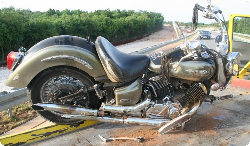 Motociklist nepropisno pretjecao pa zadobio teške ozljede-154669