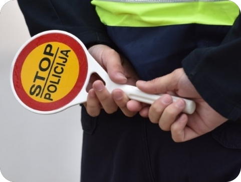 Policija traga za vozačem koji je izazvao nesreću pa pobjegao s mjesta događaja-154771