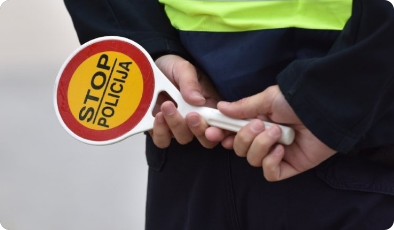 U Puli uhićen vozač bez dozvole, s drogom i oružjem-154893