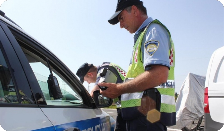 45-godišnjakinja vozila s 2,07 promila i bez dokumenata-159507