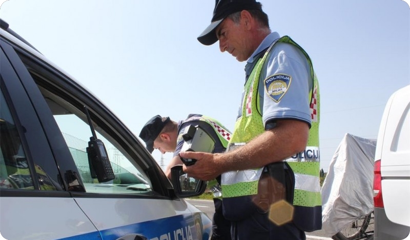 Na Valdebečkom putu vozač u tovarnom prostoru vozio dijete i metalni otpad-155072