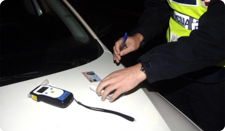 20-godišnjak i 45-godišnjak vozili bez položenog vozačkog ispita, ukupno kazne gotovo 5.500 eura-156087