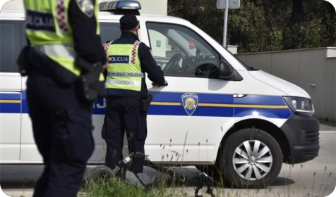 Vozio iako nikada nije položio, policija mu oduzela aqutomobil i privela ga u zatvor-164164