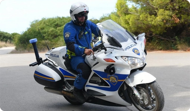 Vozio motocikl bez kacige, pod utjecajem alkohola i s ukinutom vozačkom-155050