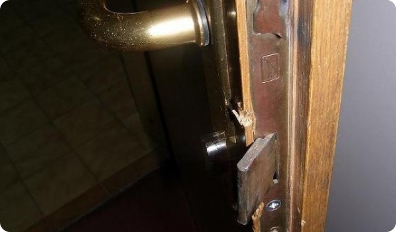 Provalnik iz kuće u Svetvinčentu ukrao ormar s puškama i novac-84670