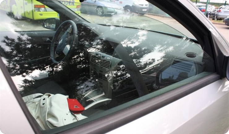 Provaljeno u automobile - upozorenje policije!-99399