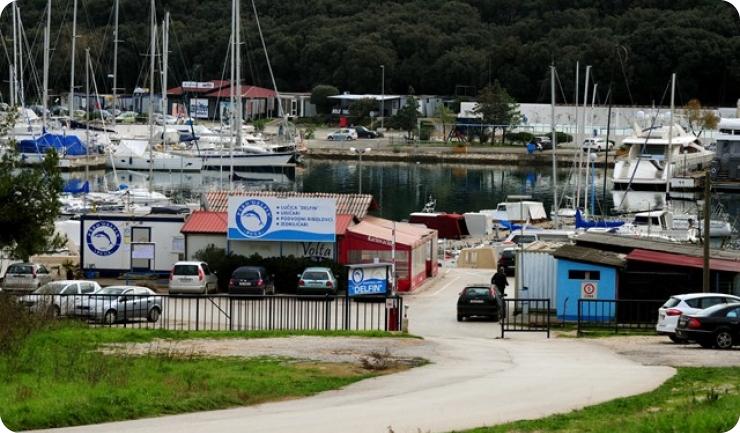 U lučici Delfin preminuo 73-godišnjak nakon pada u more-161480