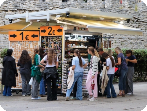 Ljetne gužve su iza nas, ali Pula nije prazna - vrijeme je školskih grupa, maturalaca i umirovljenika-164119