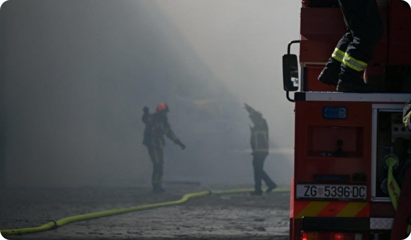 U požaru je stradao kompletni inventar,radni stroj - viljuškar i motocikl-160310