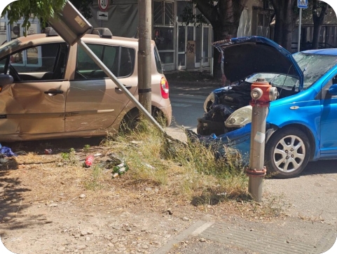 U sudaru na raskrižju u Puli planulo vozilo-162556