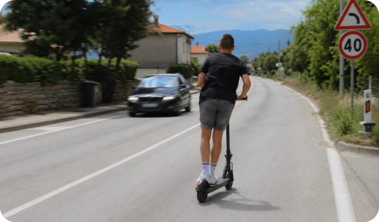 Maloljetnik snimio opasnu vožnju romobilom i objavio je na društvenim mrežama, policija reagirala-161698