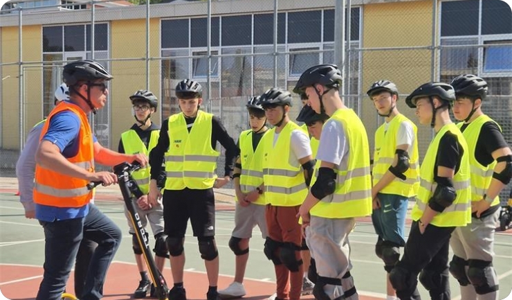 Učenici učili pravila i isprobali simulator vožnje romobila-160204