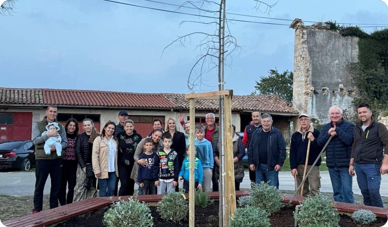 Poreč u nastavku velike akcije sadnje drveća, posađena i nova ladonja u Červaru-156588