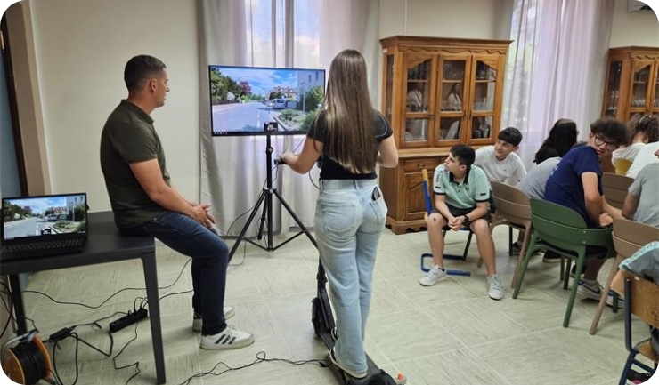 Srednjoškolci u Poreču i Bujama prošli edukaciju o sigurnoj vožnji električnih romobila-161063