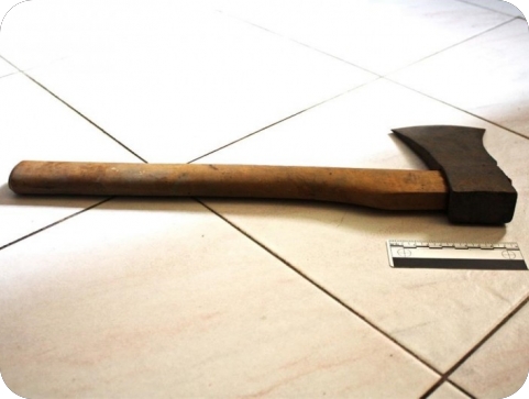 U Labinu se dvojac tukao sjekirom i palicom, srećom samo su lakše ozlijeđeni-153900