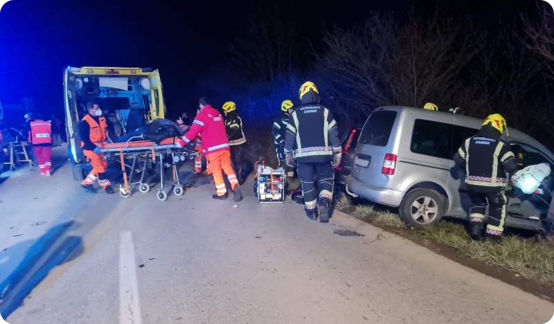 Burna noć: Zagrebački vatrogasci u 12 sati spasili 5 osoba-122432