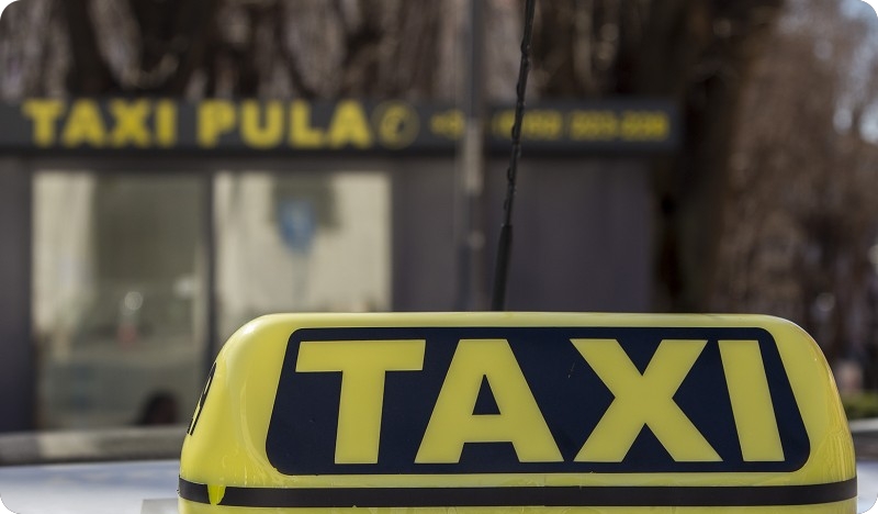 Taksi vozač u Puli vozio pod utjecajem alkohola, dobio sedam dana zatvora-154925