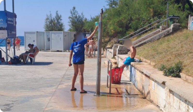 Za punjenje boca aktivira se cijeli tuš. Trebaju li pulske plaže dobiti zasebne slavine?-162639