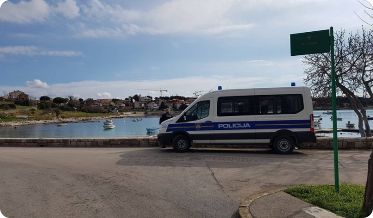 Tri osobe ozlijeđene u prometnoj nesreći na Vallelungi-127250