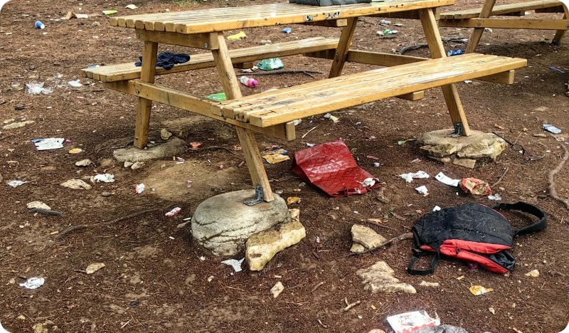 Nakon večernjih druženja na Valkanama ostaju prizori koji ljute prolaznike (FOTO)-161073