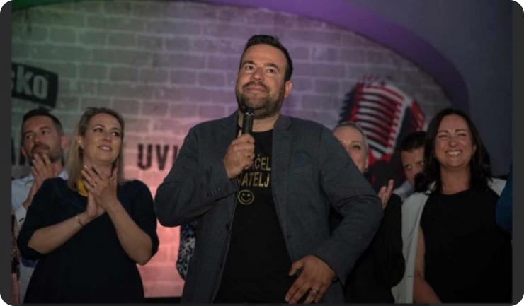 Gradonačelnik s unutarnjim sagorijevanjem-137697