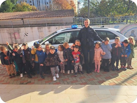 Policija educirala pulske vrtićance o pravilima i sigurnosti u prometu-156448