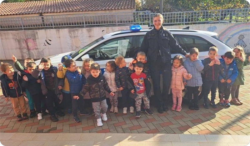 Policija educirala pulske vrtićance o pravilima i sigurnosti u prometu-156448